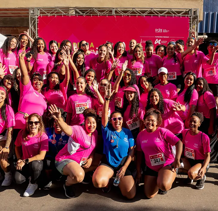 Grupo de mulheres do Destemidas reunidas no Complexo da Maré, no Rio de Janeiro